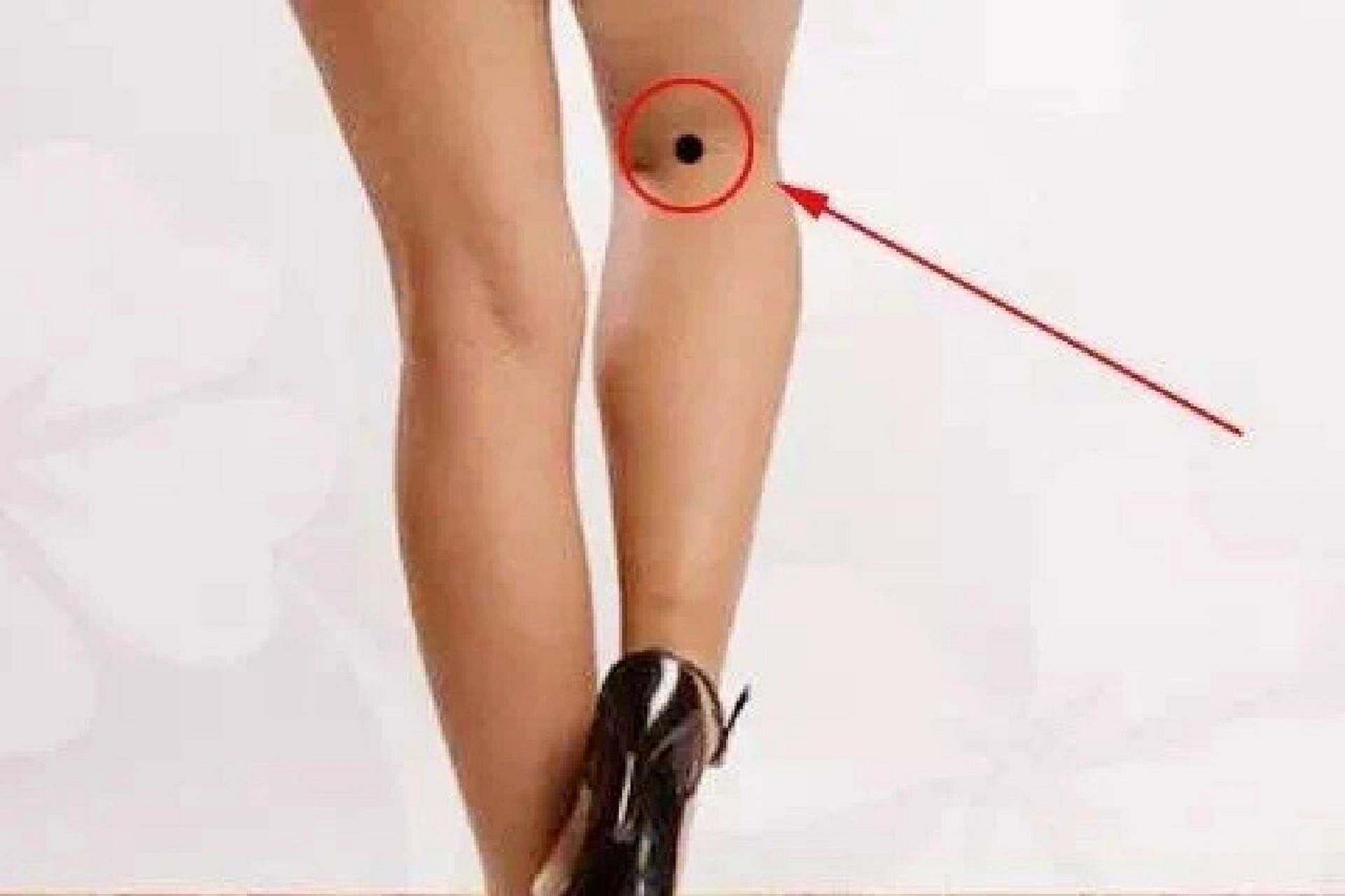 女人左膝盖有痣图解图片