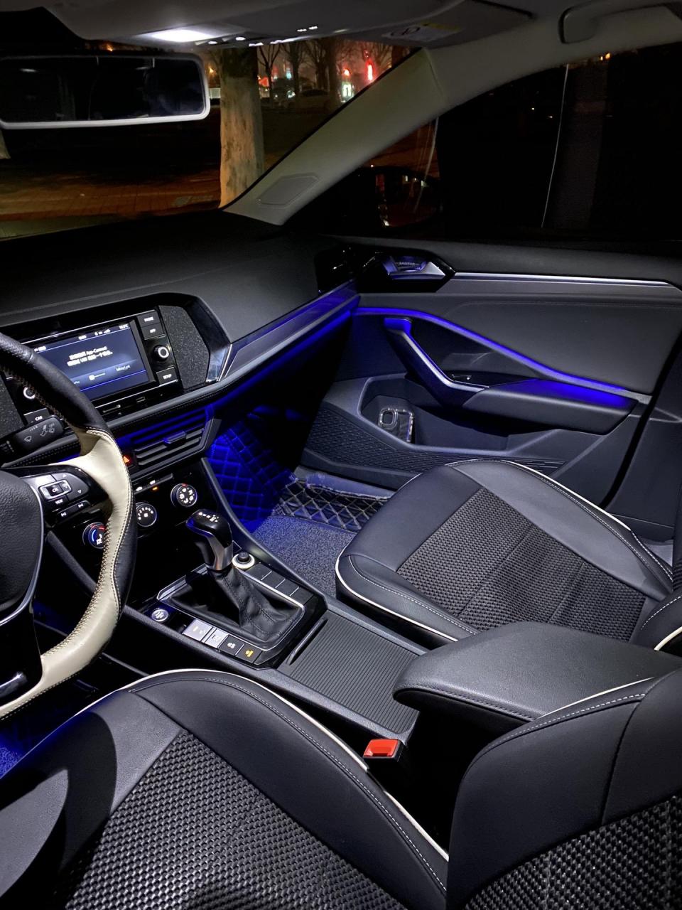 速腾 氛围灯效果 20万以下原车不改的情况下没有比速腾还亮的氛围灯了