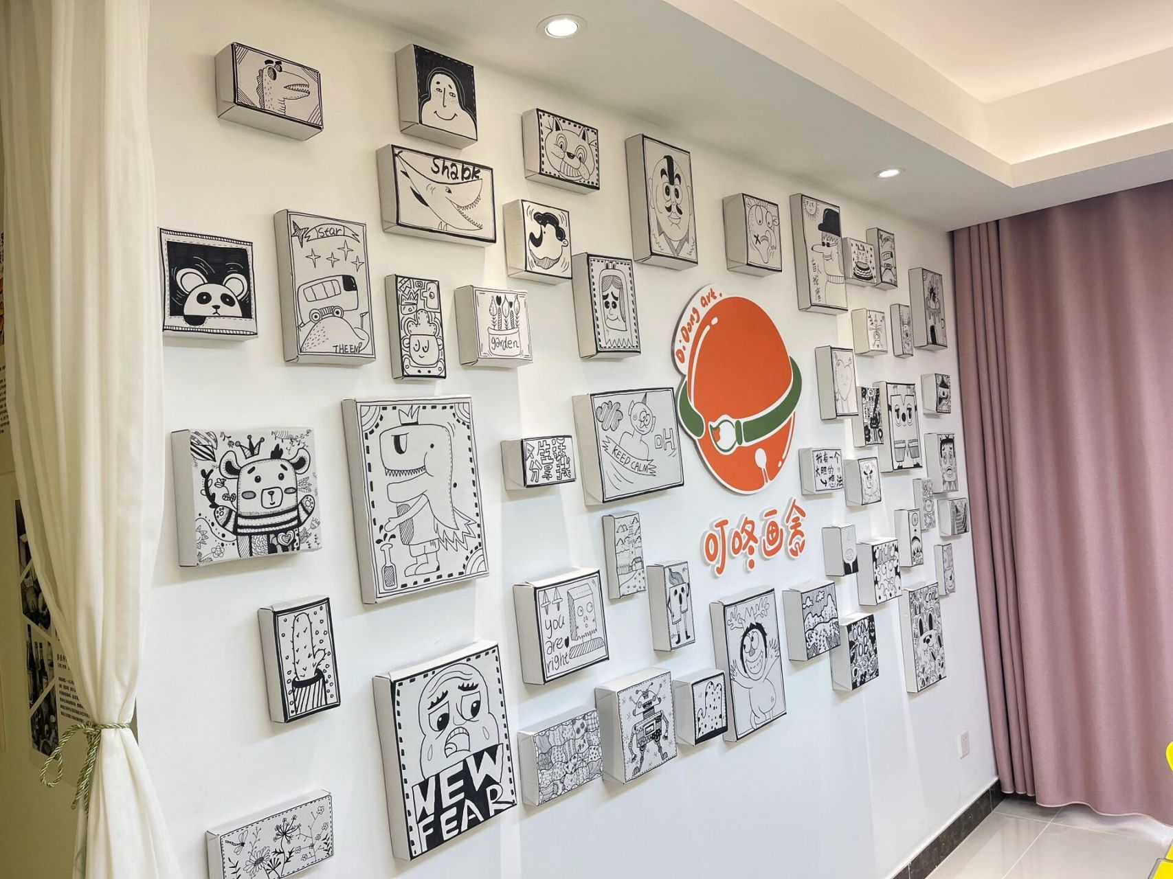 画室环创好物之飞机盒 本来是用挤塑板弄环创的,但大家都懂挤塑板有多