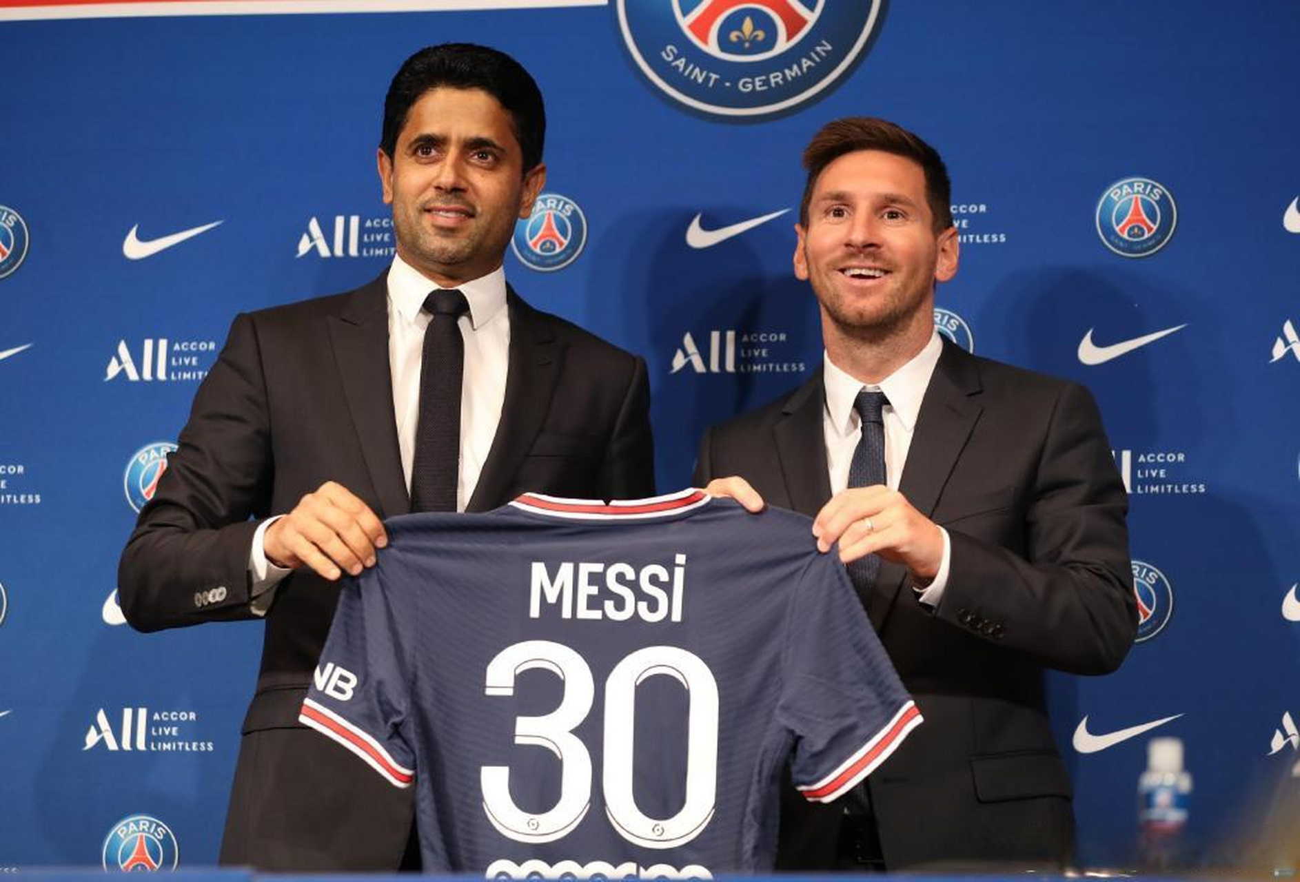 巴黎官宣梅西离队#巴黎圣日耳曼俱乐部官宣,梅西在本赛季结束后离佑