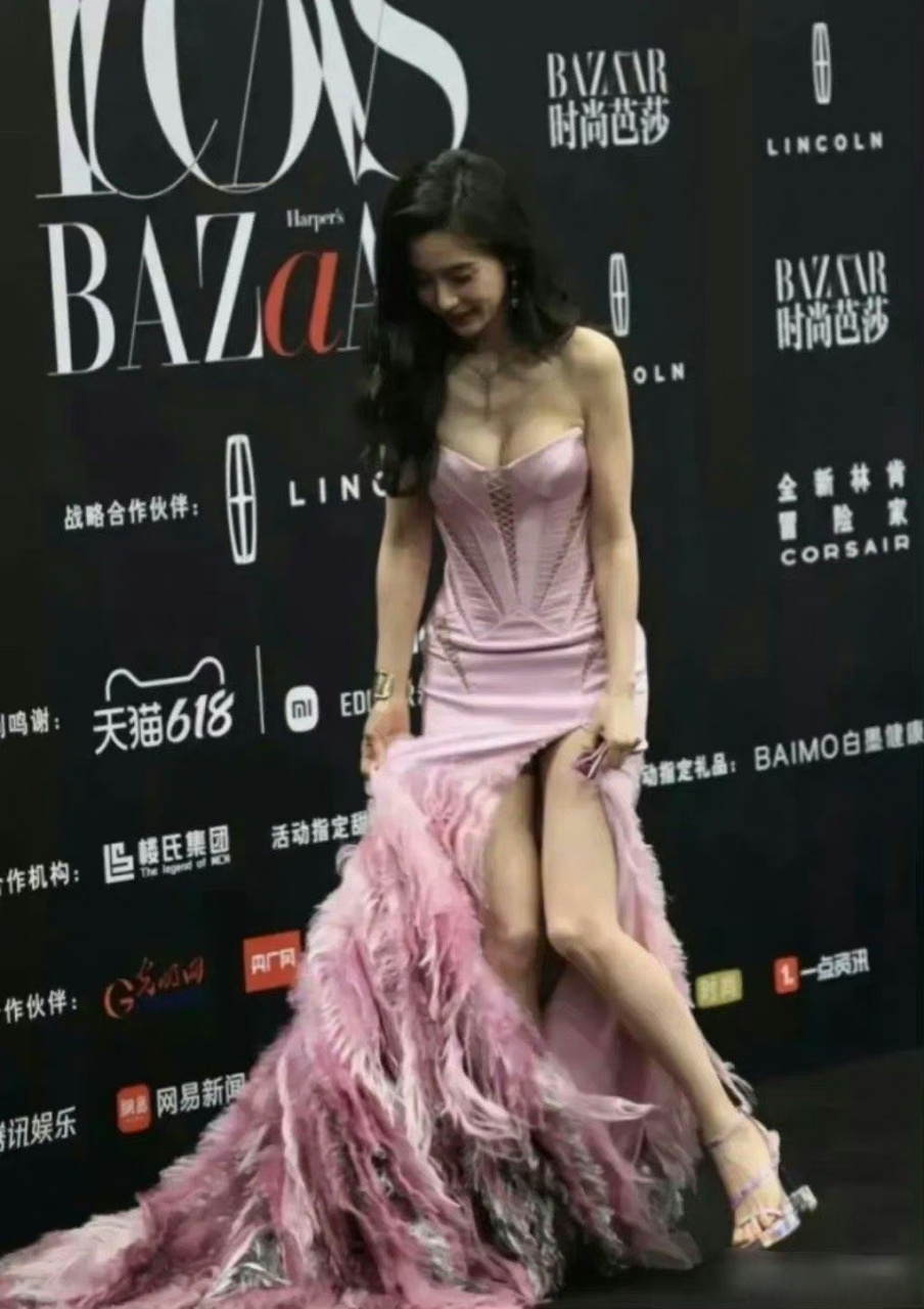 杨颖angelababy是如何做到从零波排骨变成又瘦又丰满的?