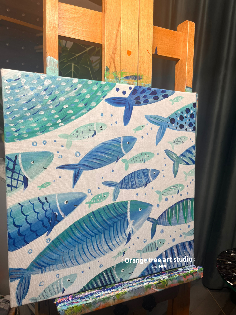 儿童丙烯画—海底到小鱼们 用相近色来画一幅简单的作品怎么样?