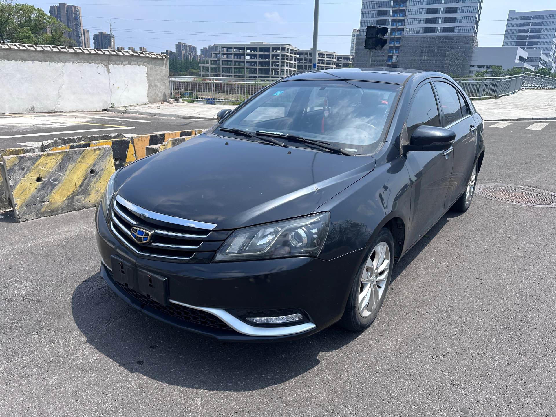 吉利帝豪ec7改款手动高配