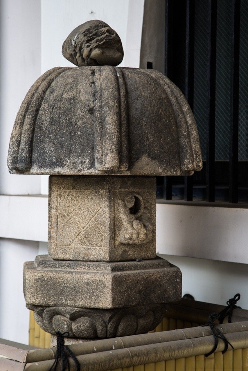 偶遇的"极乐寺"  完全没有计划,在街角处偶遇了一座极乐寺,寺中空无