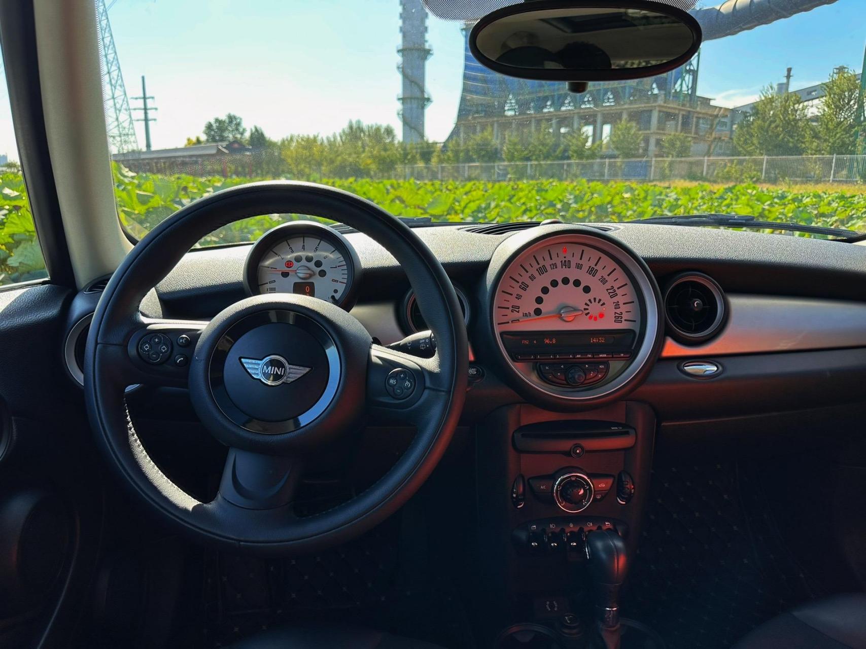 2013年8月 进口宝马迷你 三门版mini cooper fun 最靓丽的冰川蓝颜色