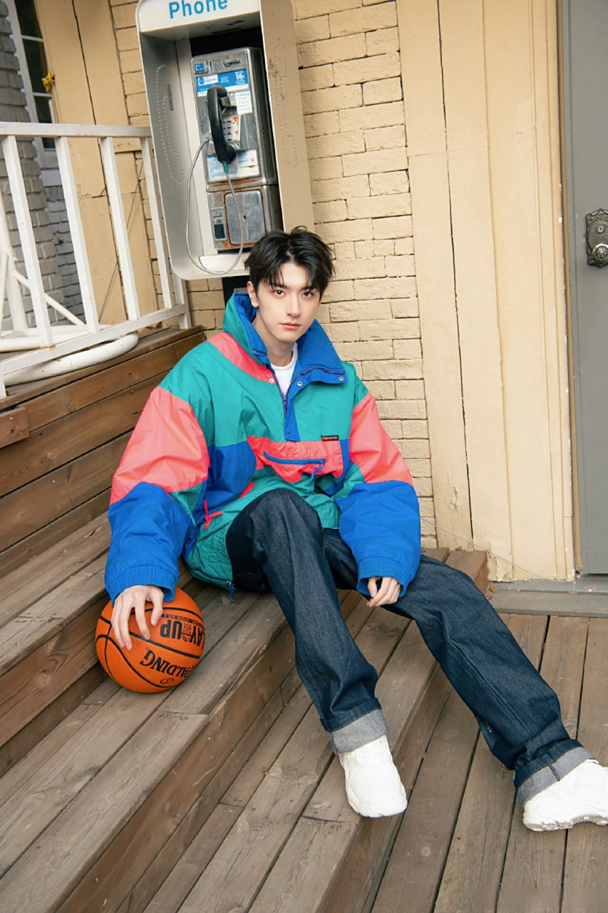 林一篮朋友风穿搭##林一多巴胺造型# 林一的穿搭,🐎!