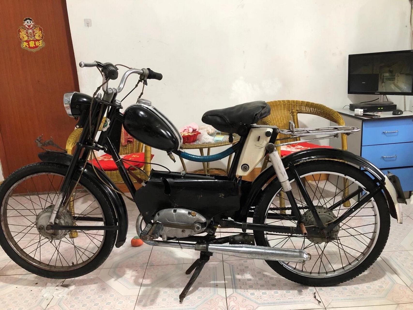 古董摩托黑老鸹,济南轻骑15a