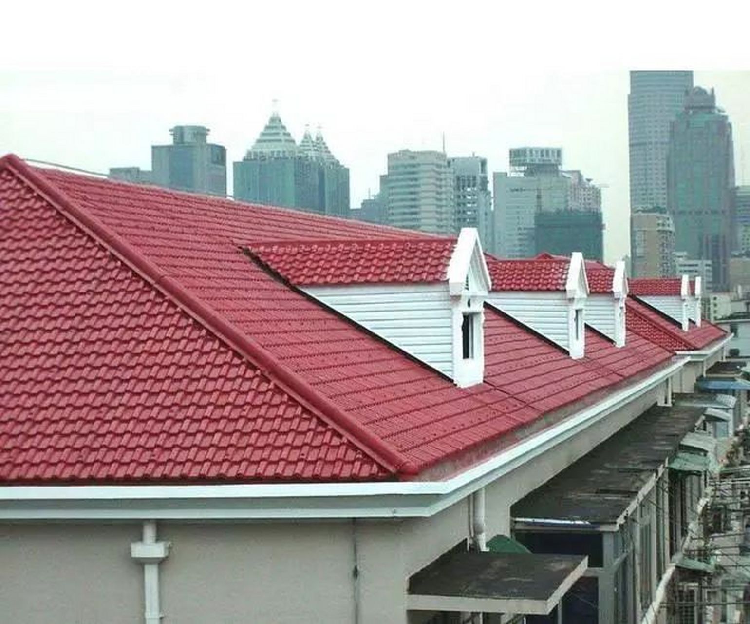 选错瓦3年就要换 彩钢瓦,树脂瓦都能隔热,那么农村自建房,屋顶究竟用