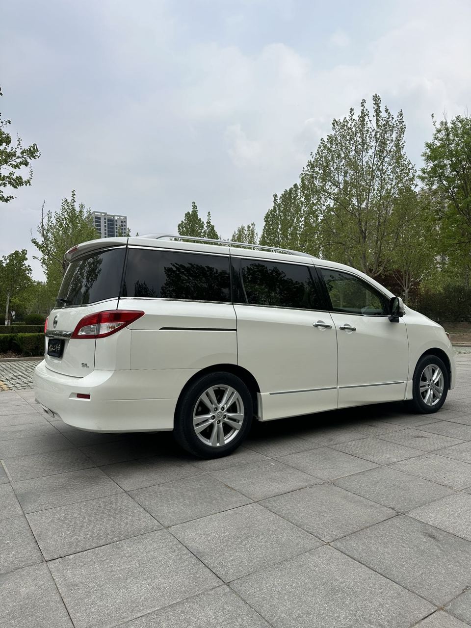 96新到店:2017年3月进口尼桑贵士sl,7座豪华商务车,移动大沙发,3.