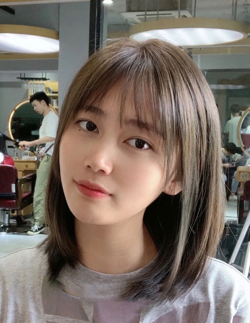 初恋锁骨发真的太好看了 毕竟全国都在剪 "初恋"发型其实就是到下巴