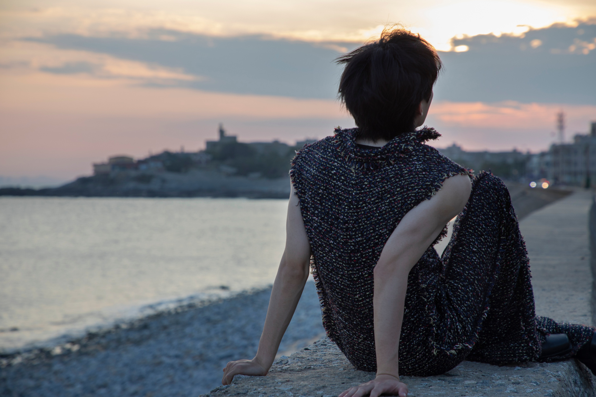 费加罗男士生日刊封面##周翊然费加罗男士十一月刊封面# 坚毅前行,在