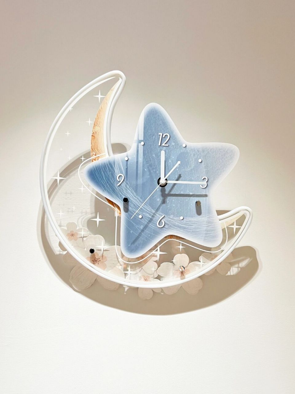 能看时间又能装饰墙面的挂钟,实物真的贼好看贼好看好,开灯后真的太