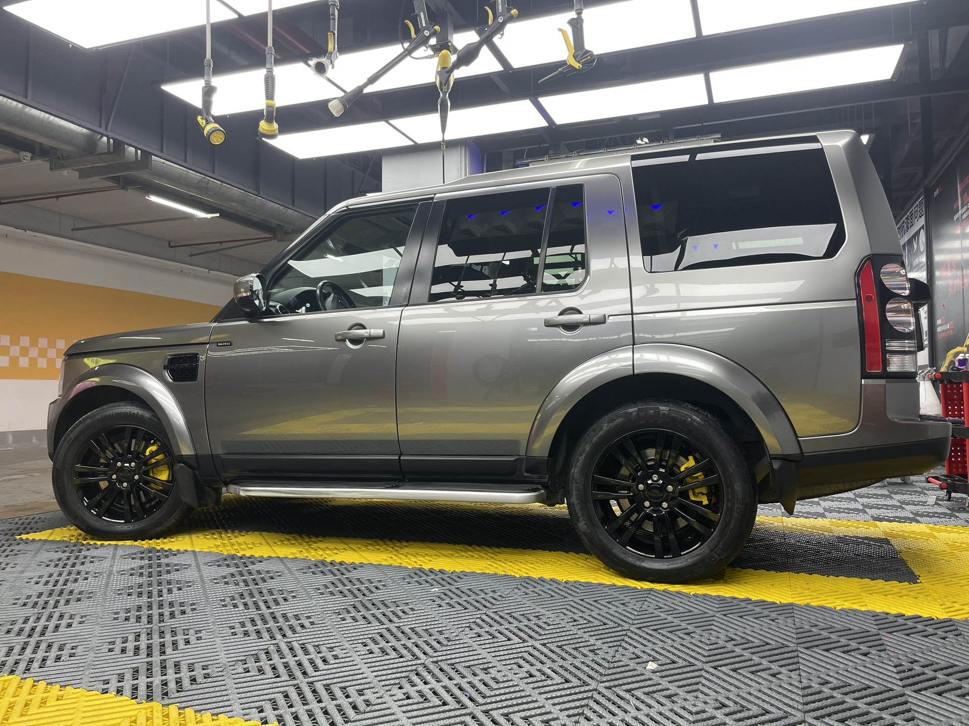 路虎发现4改色 #十年路虎发现4改色液态金属银