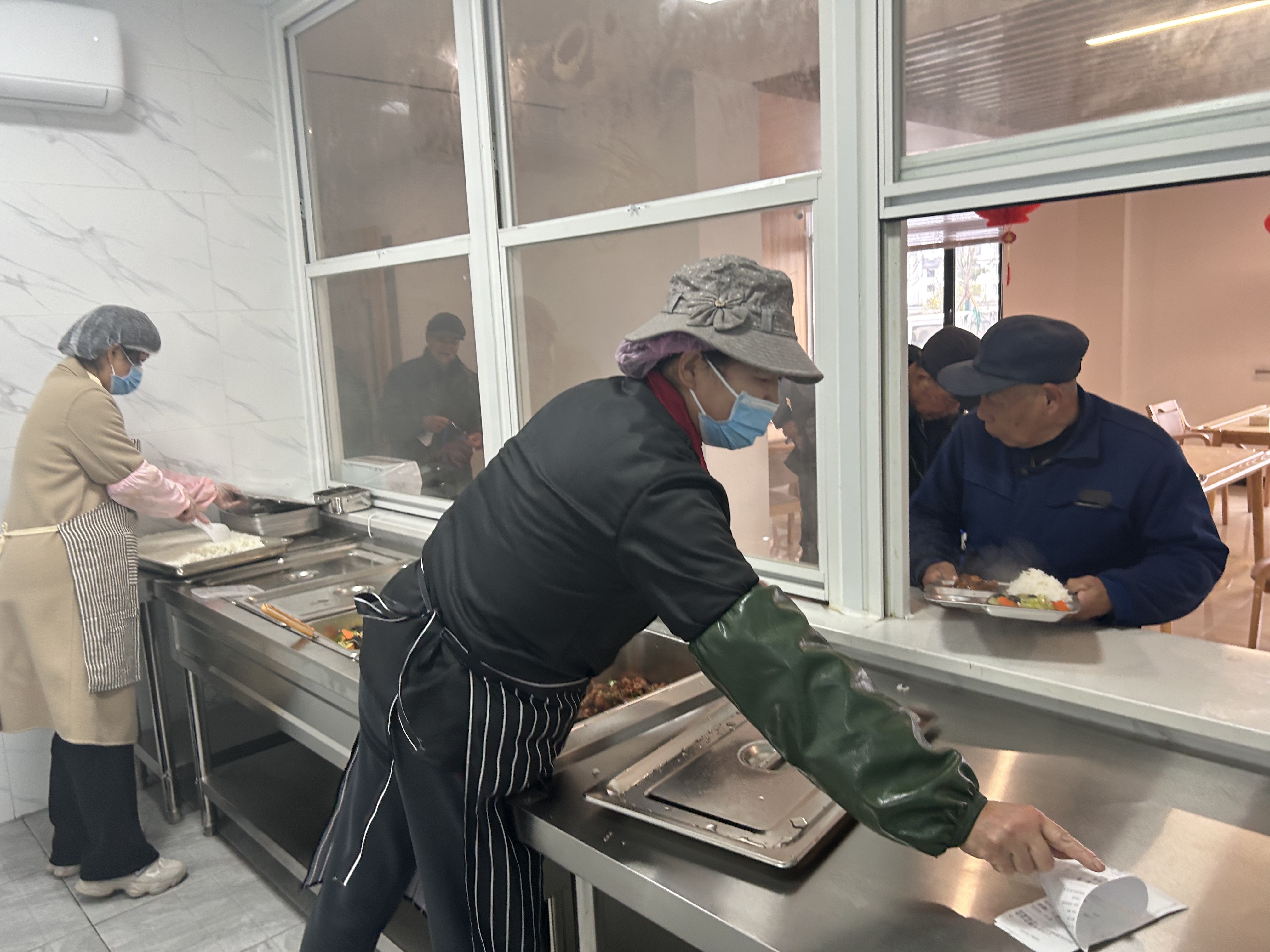 晒晒家门口老年食堂#   湖州市南浔区石淙镇镇西村居家养老服务照料
