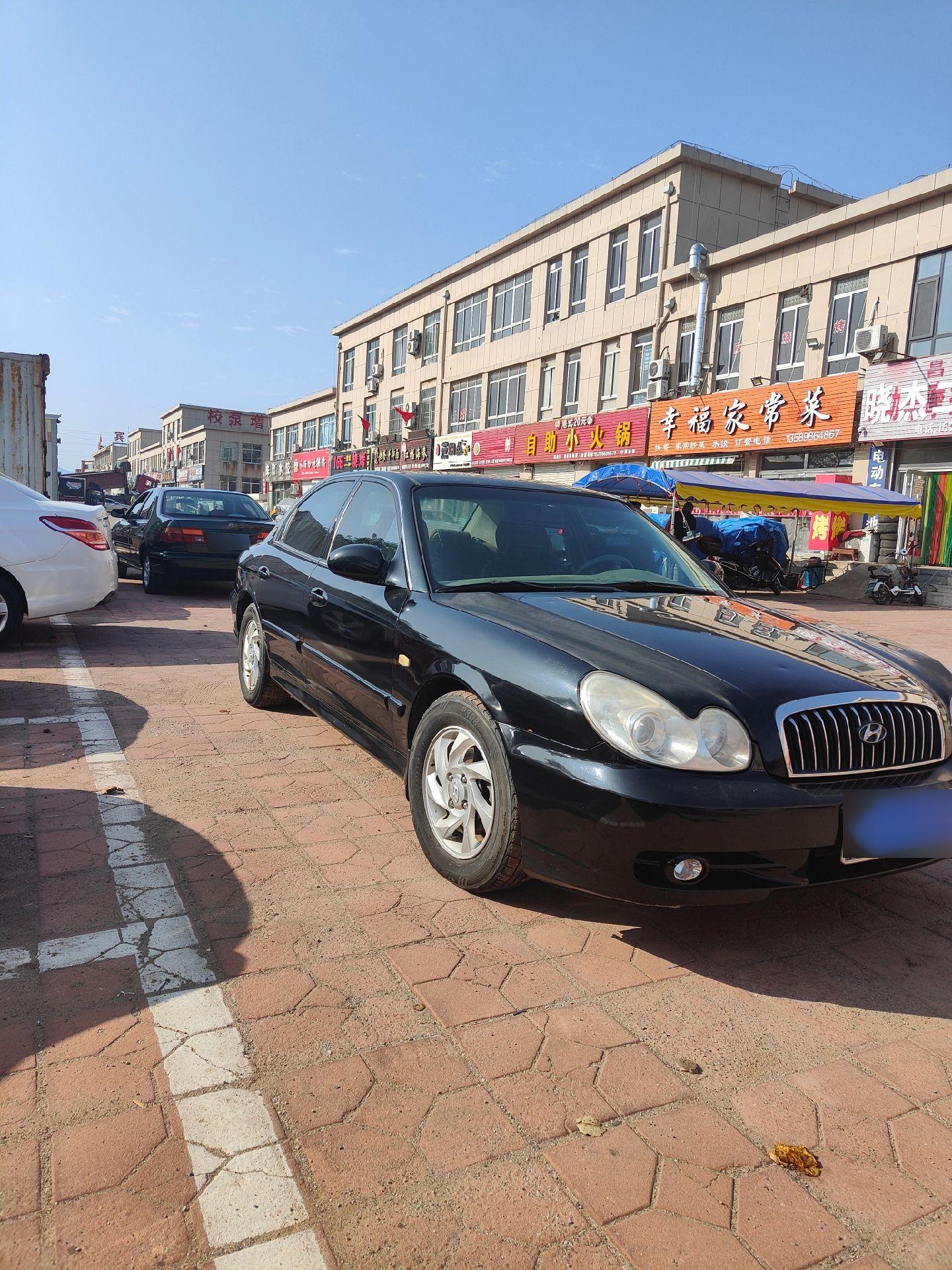 06现代索纳塔,2.0手动高配带天窗,一手车,原车三元,跑头发变不错