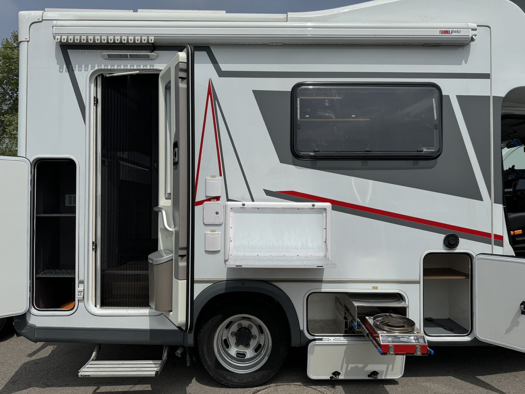 超精致做工大连宽大房车v8plus 最畅销后上门拓展车型!