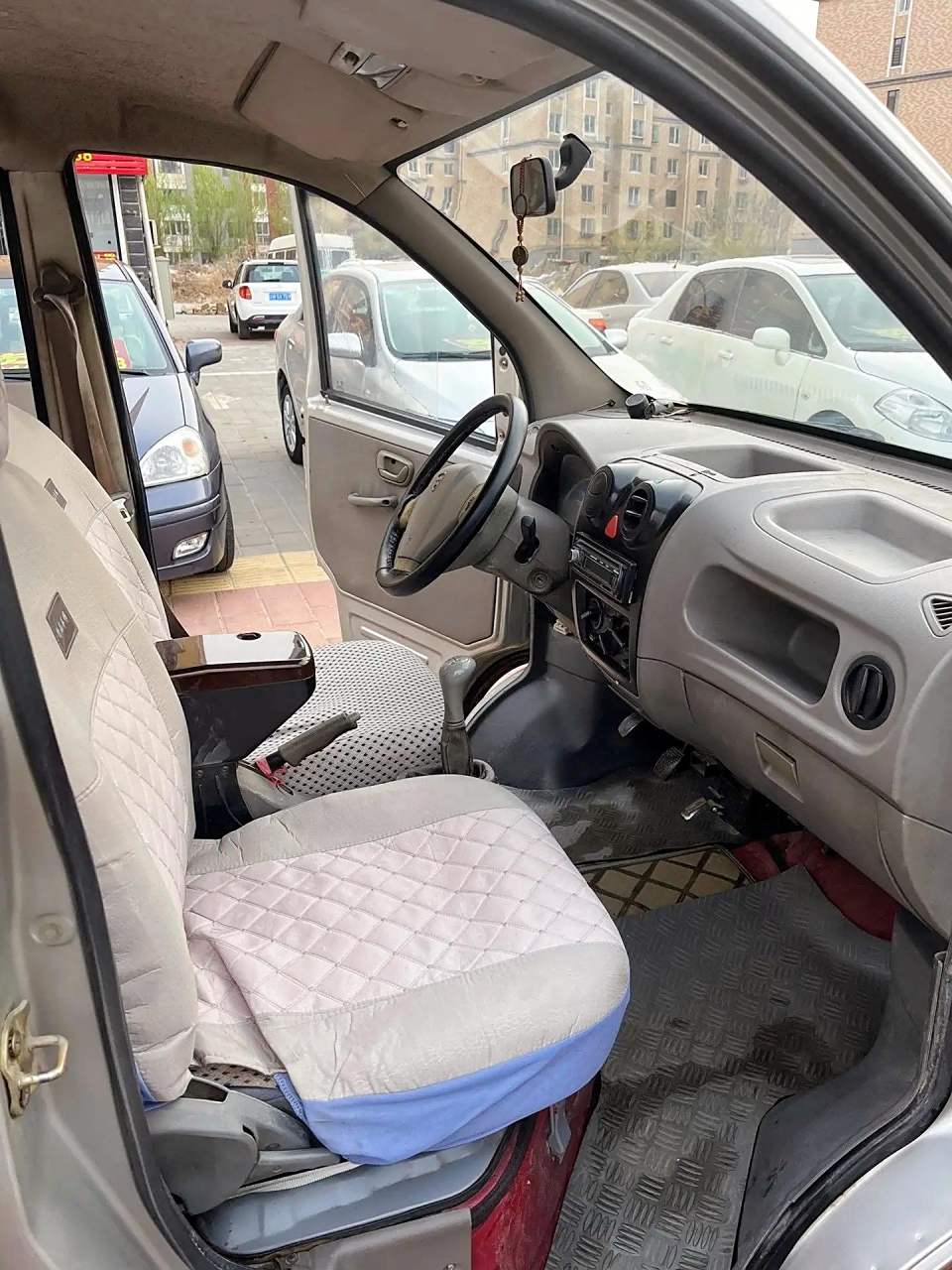 2012年哈飞路尊小霸王 纯纯的本地个人一手车跑了十六万公里  漆面