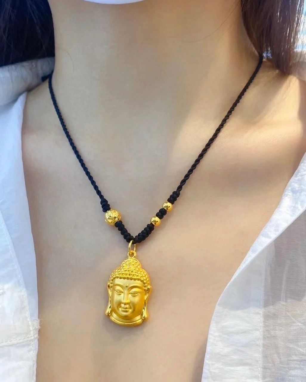 周大福佛头吊坠 身戴佛头 吃穿不愁 佛谐音福 :寓意福气满满,好运连连