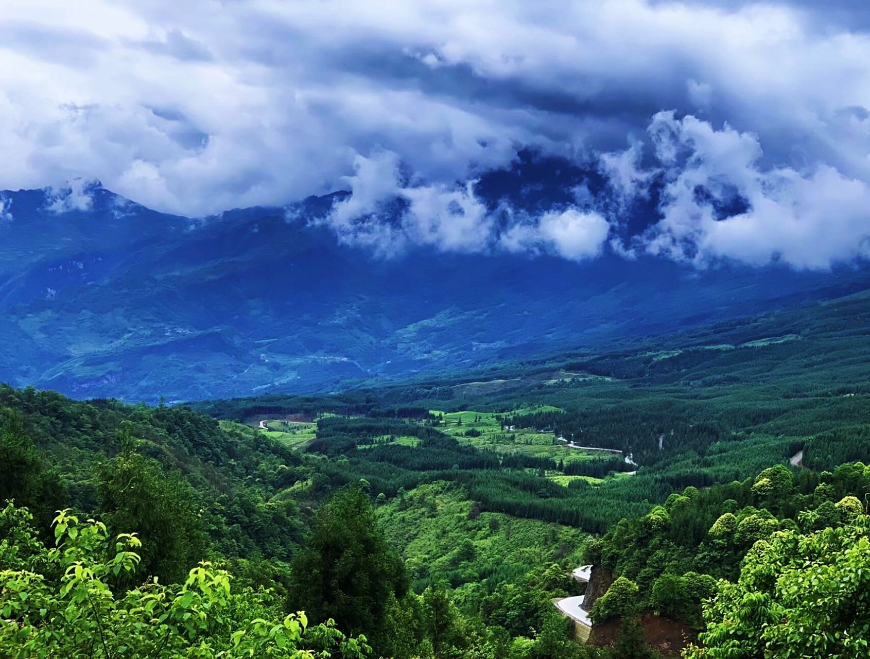 乐山马边仰天窝    仰天窝的美景在四川省乐山市马边彝族自治县大竹堡