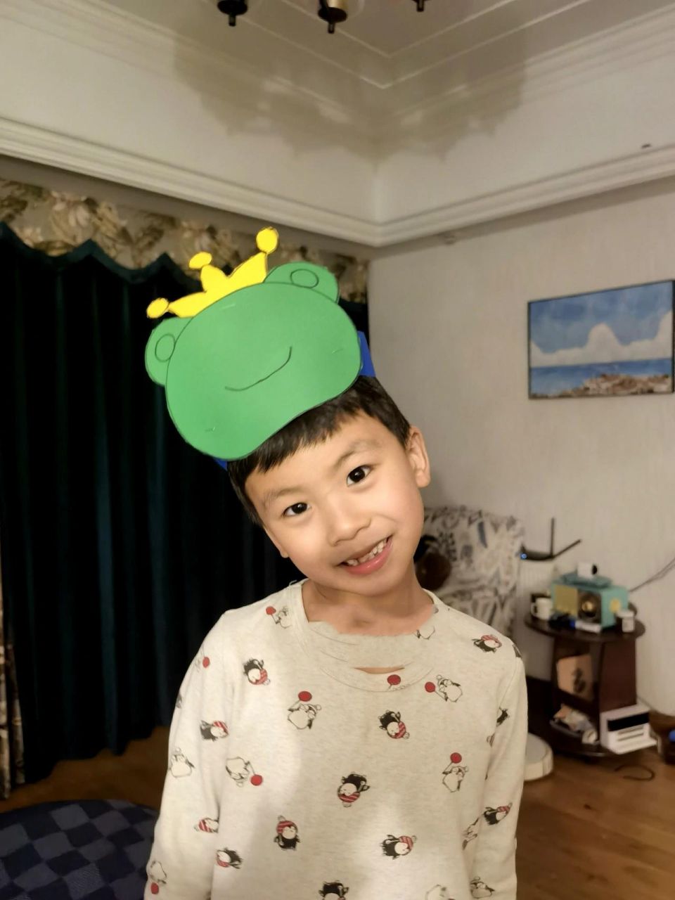 儿童手工作业之(小青蛙90头饰) 准备卡纸n张,剪刀7015,铅笔