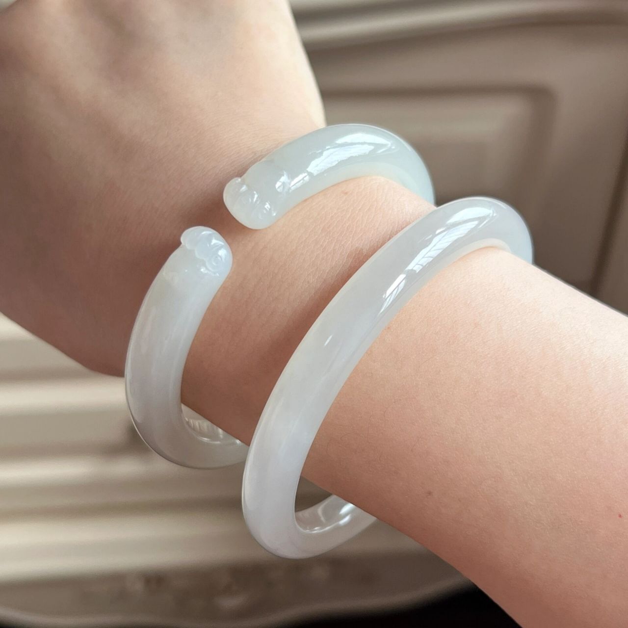 和田玉青海老料高冰白羊脂白玉手镯57圈 冰胶起猫眼的高冰羊脂白,温婉