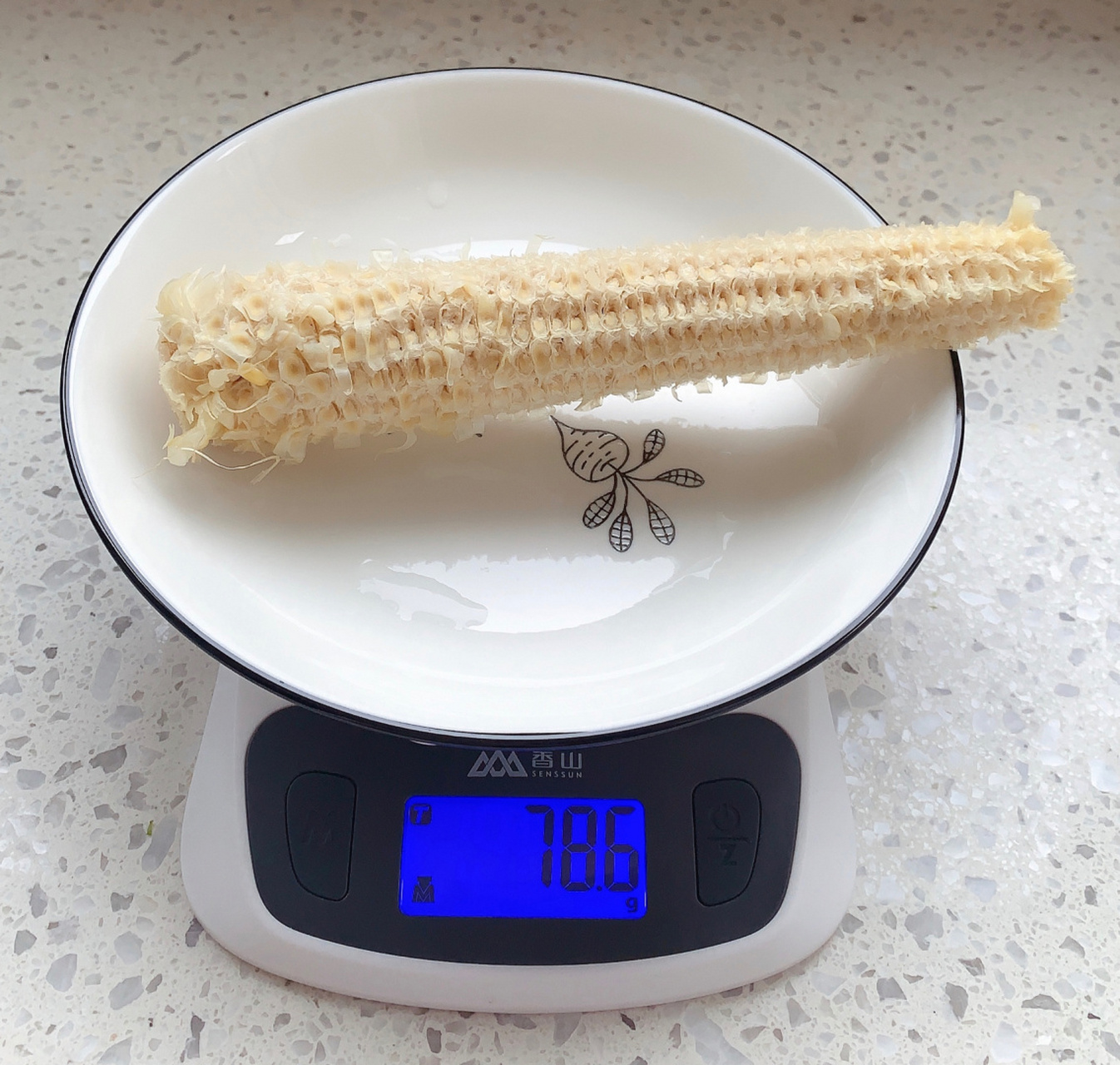 玉米热量99 8715100g热量为172千卡(普通糯玉米,热量好高[黑线]