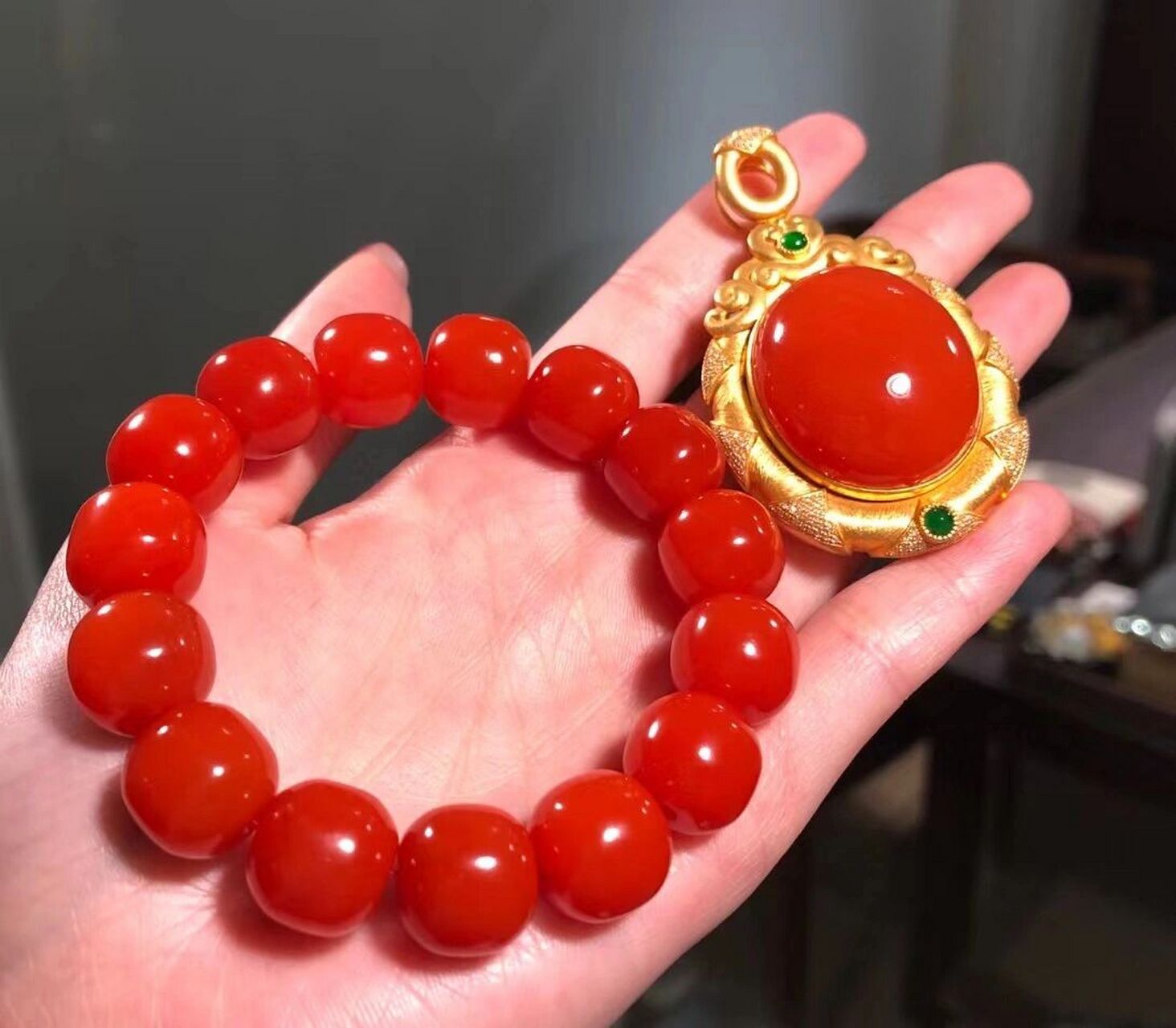 南红玛瑙贵吗 不可否认,南红玛瑙的价格上涨的已经非常快了,现在的