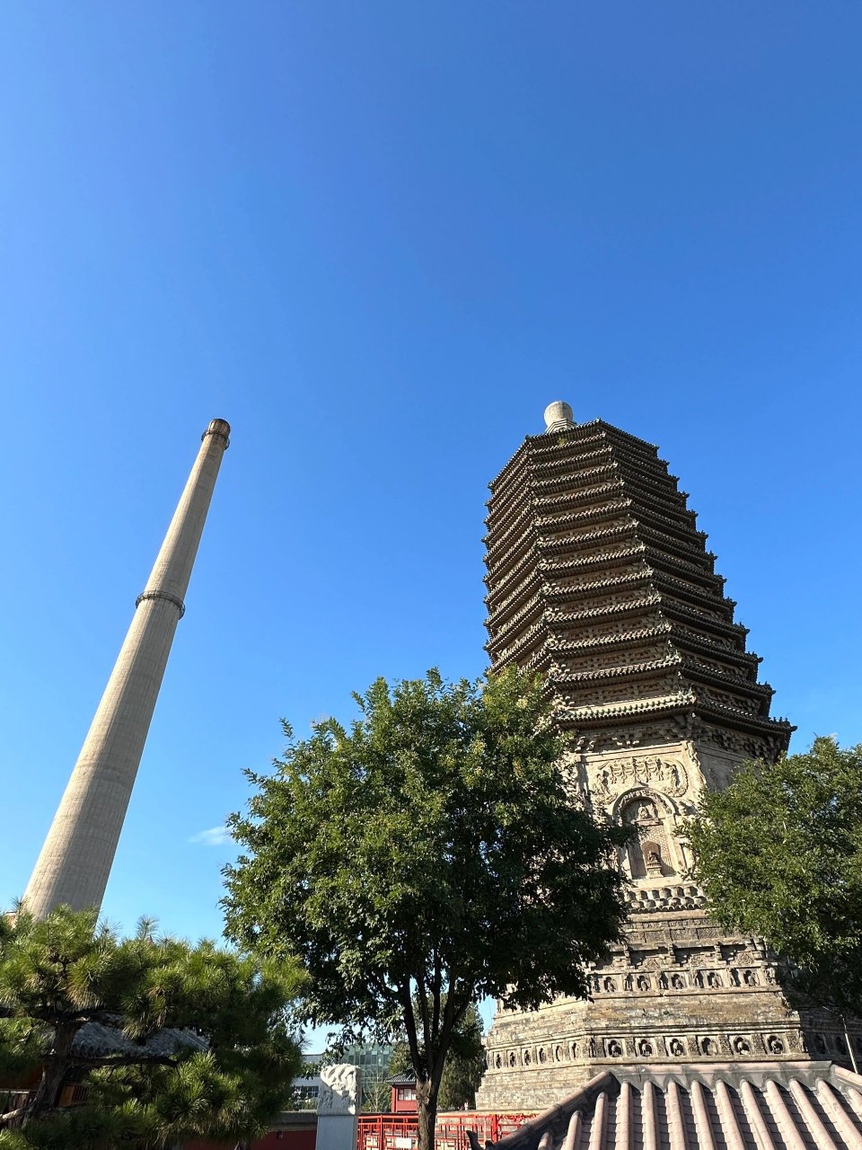 北京的塔(6)天宁寺塔 座落在广安门外护城河西岸不远处的天宁寺塔,被