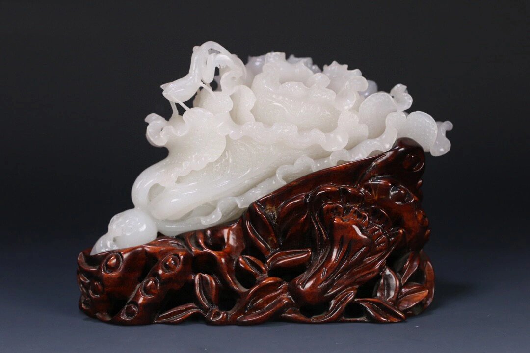 和田白玉"白菜-百财"摆件 晚清 和田白玉"白菜-百财"摆件.尺寸17.8*8.