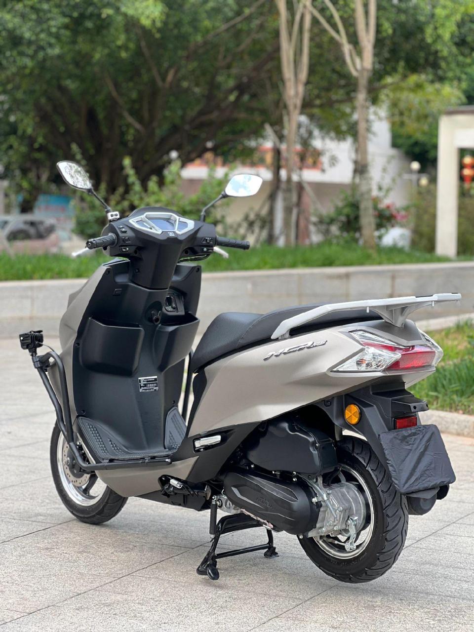 五羊本田ncr125.高配电喷发动机无匙启动,你喜欢吗? 踏板摩托车推荐