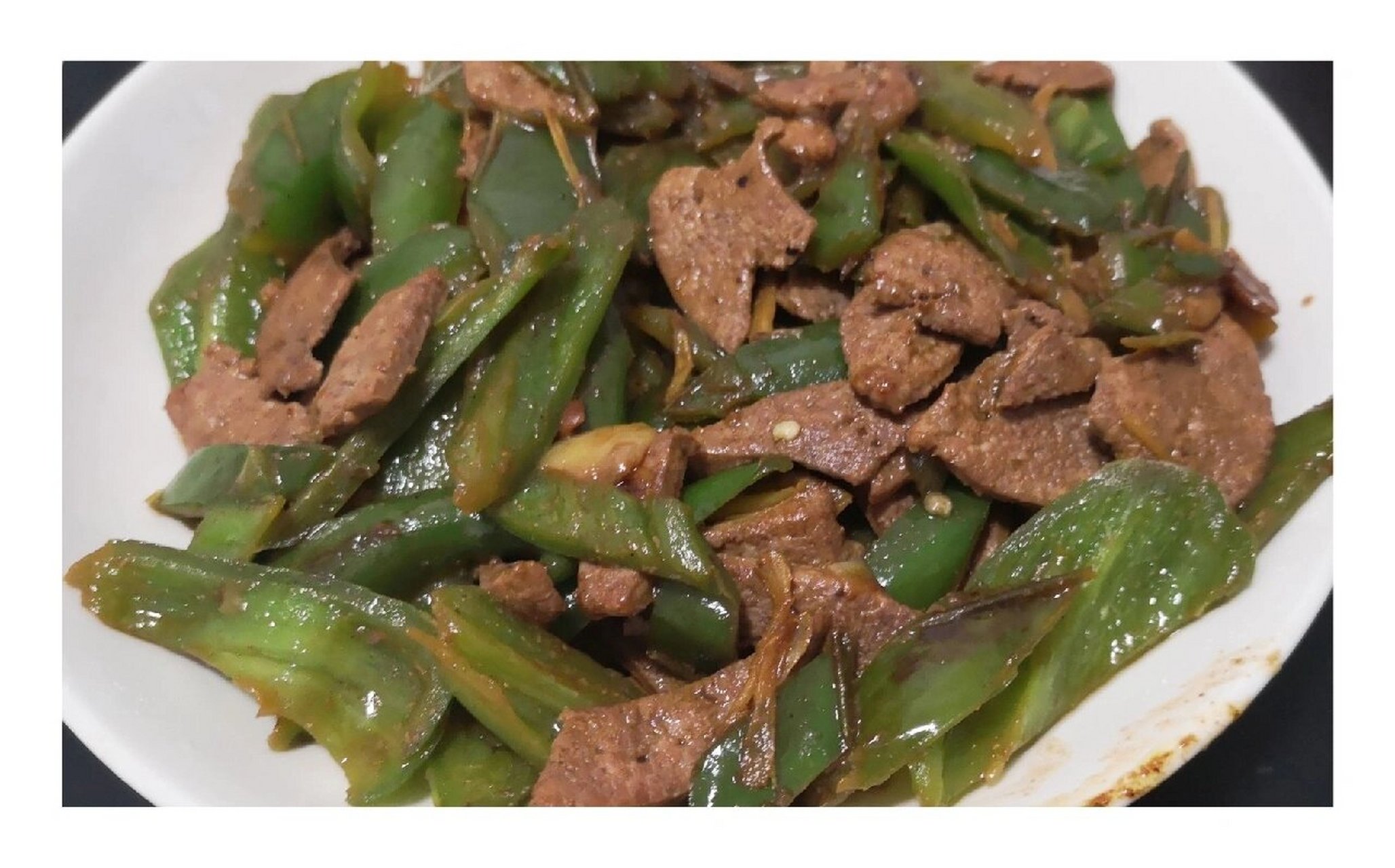 营养丰富的家常菜—青椒炒猪肝 猪肝是补铁补血好食材,青椒本身含丰富