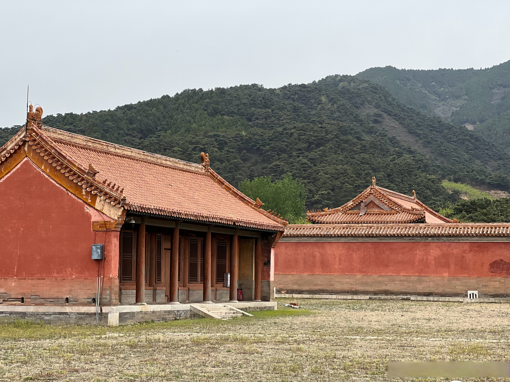 孝东陵  由于孝东陵是清朝建的第一座皇后陵,无前例可鉴,算是摸着石头