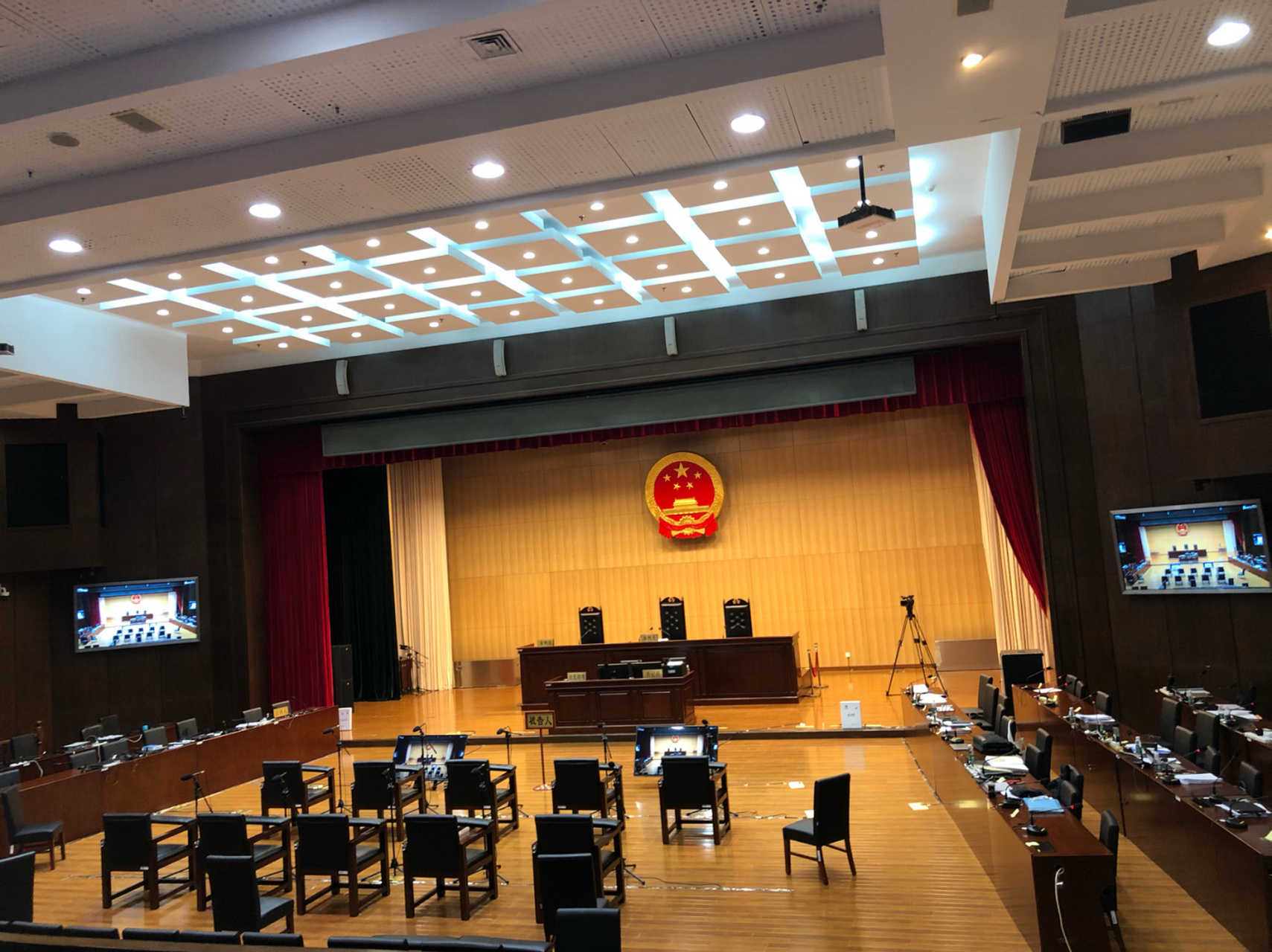 北京市第二中级人民法院连续三天庭审结束 北京市二中院连续三天高