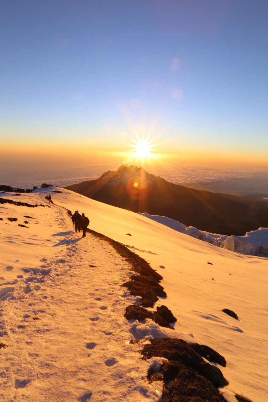 不如登山—乞力马扎罗登山攻略 非洲最高峰,海拔5895米的乞力马扎罗山