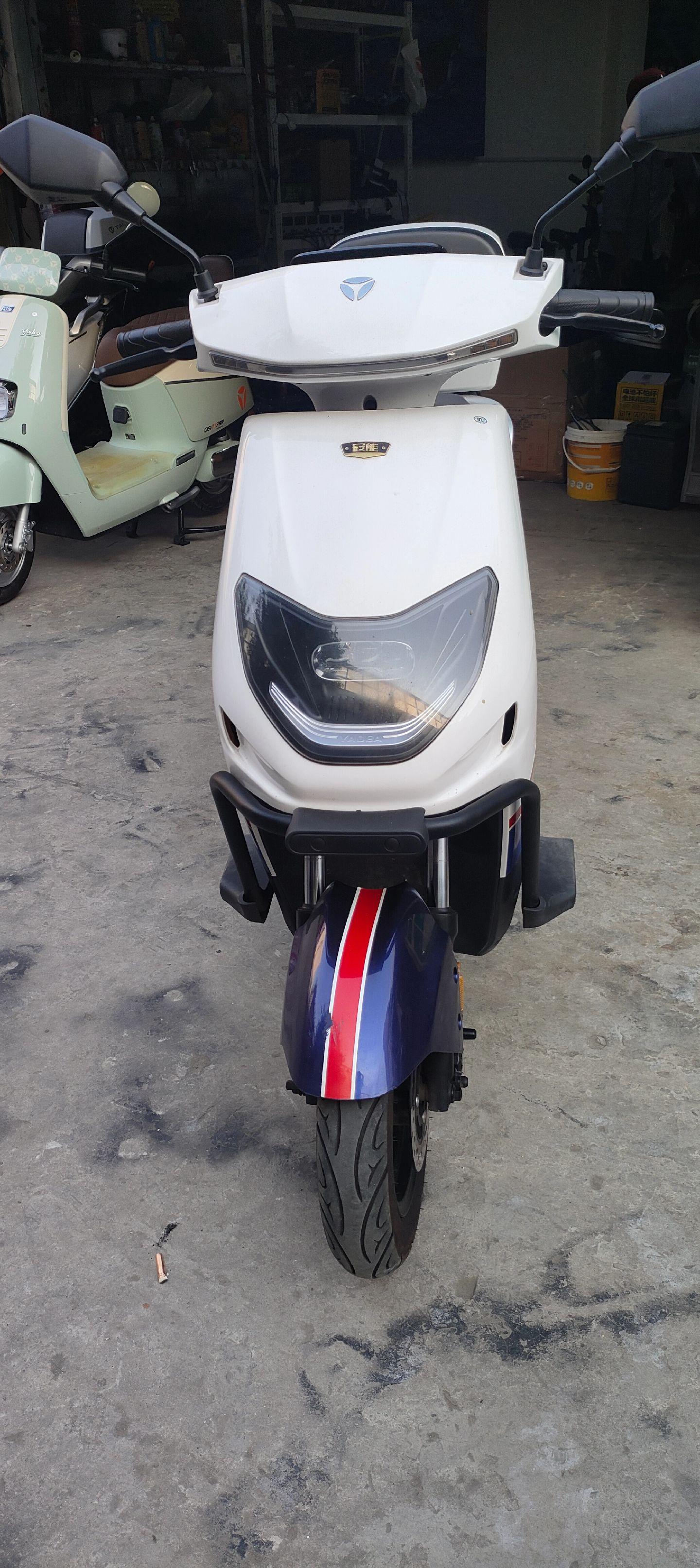 雅迪冠能版dt6动力版再到一台,车况精品99新,搭在石墨烯6026电池整车