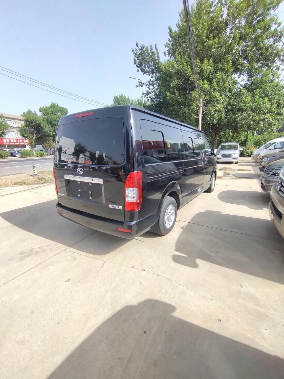 金龙凯瑞十座黄牌可以进二环#百家号汽车 #汽车 #dou是好车