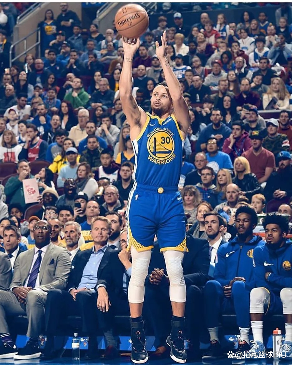 库里成金州"孤胆英雄"