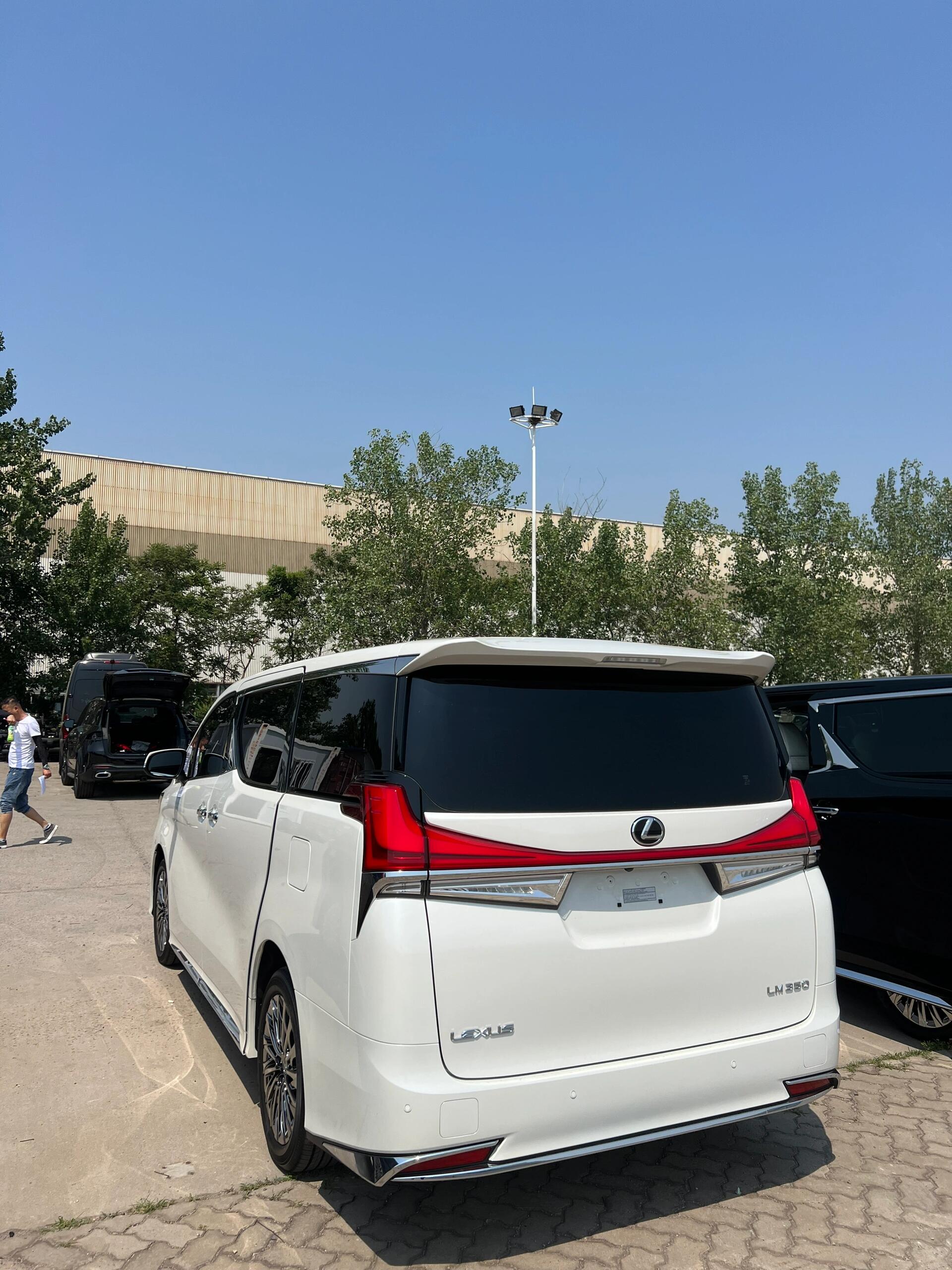 3.5 v6 雷克萨斯lm350 白色