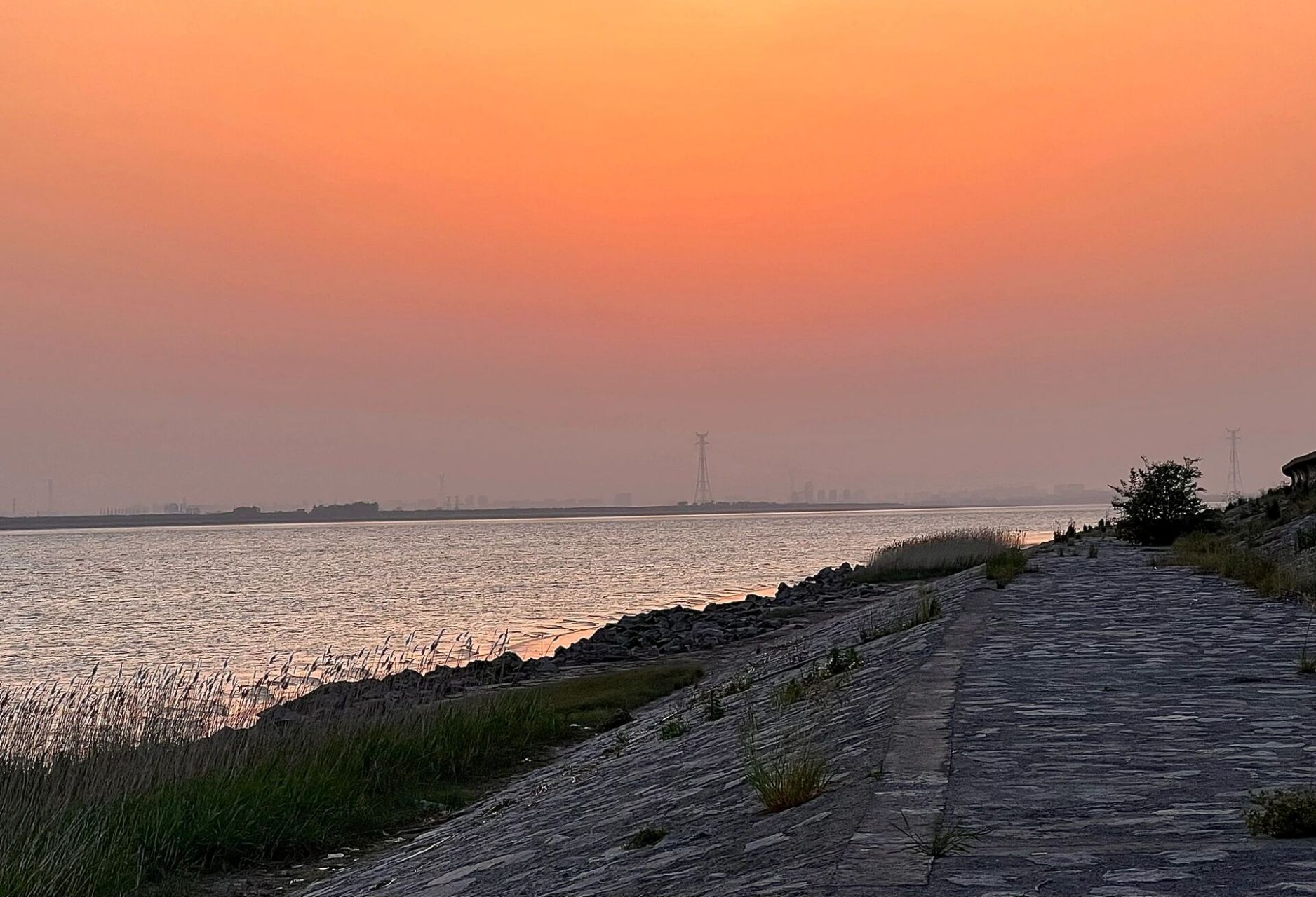 海门-长江边看落日   大海门的