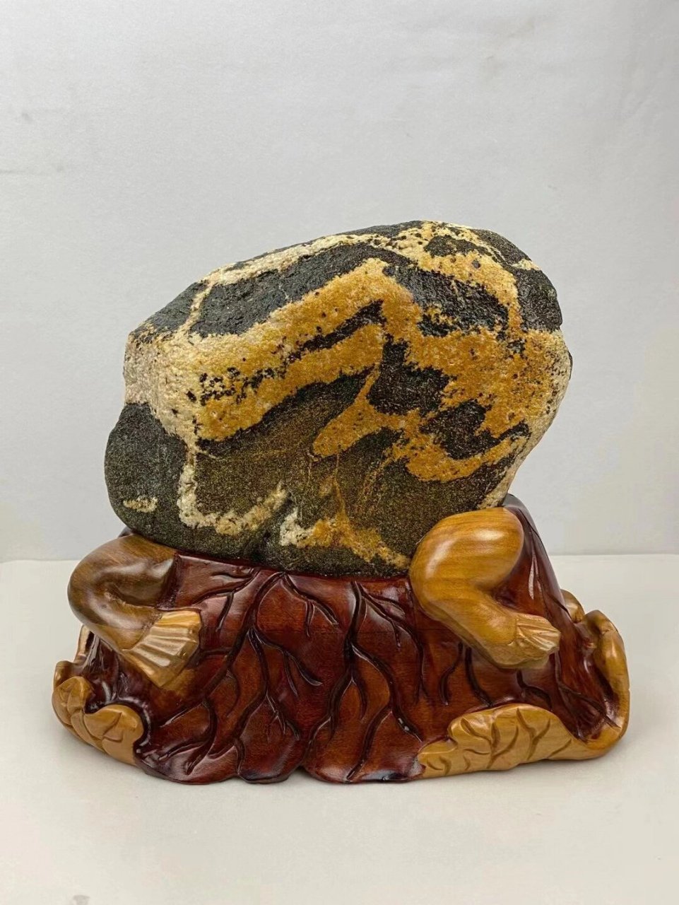 金蟾泰山石 象形石,精品实木底座,石头是泰山石,都保证原石,没有任何