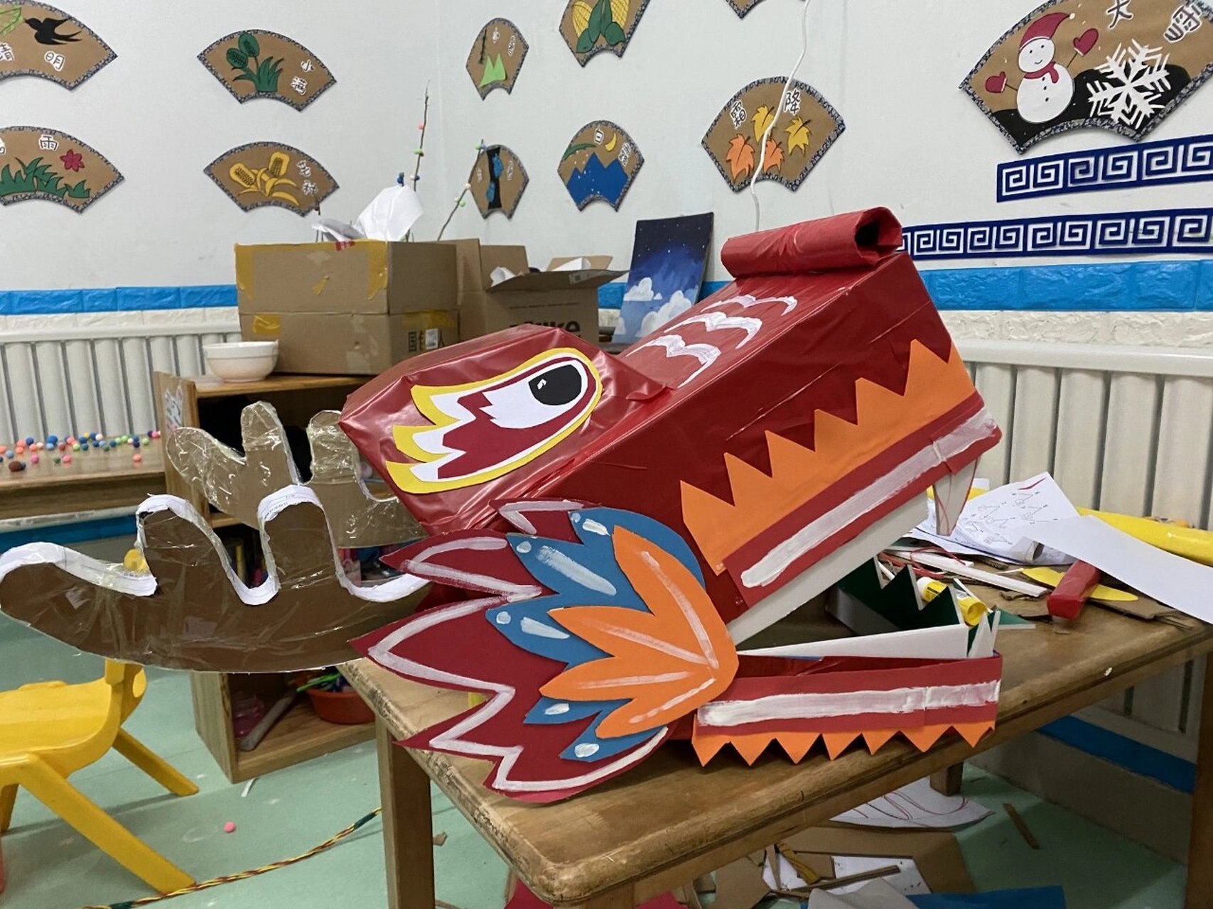 废物利用Ⅰ纸箱舞龙头 马上元旦啦!