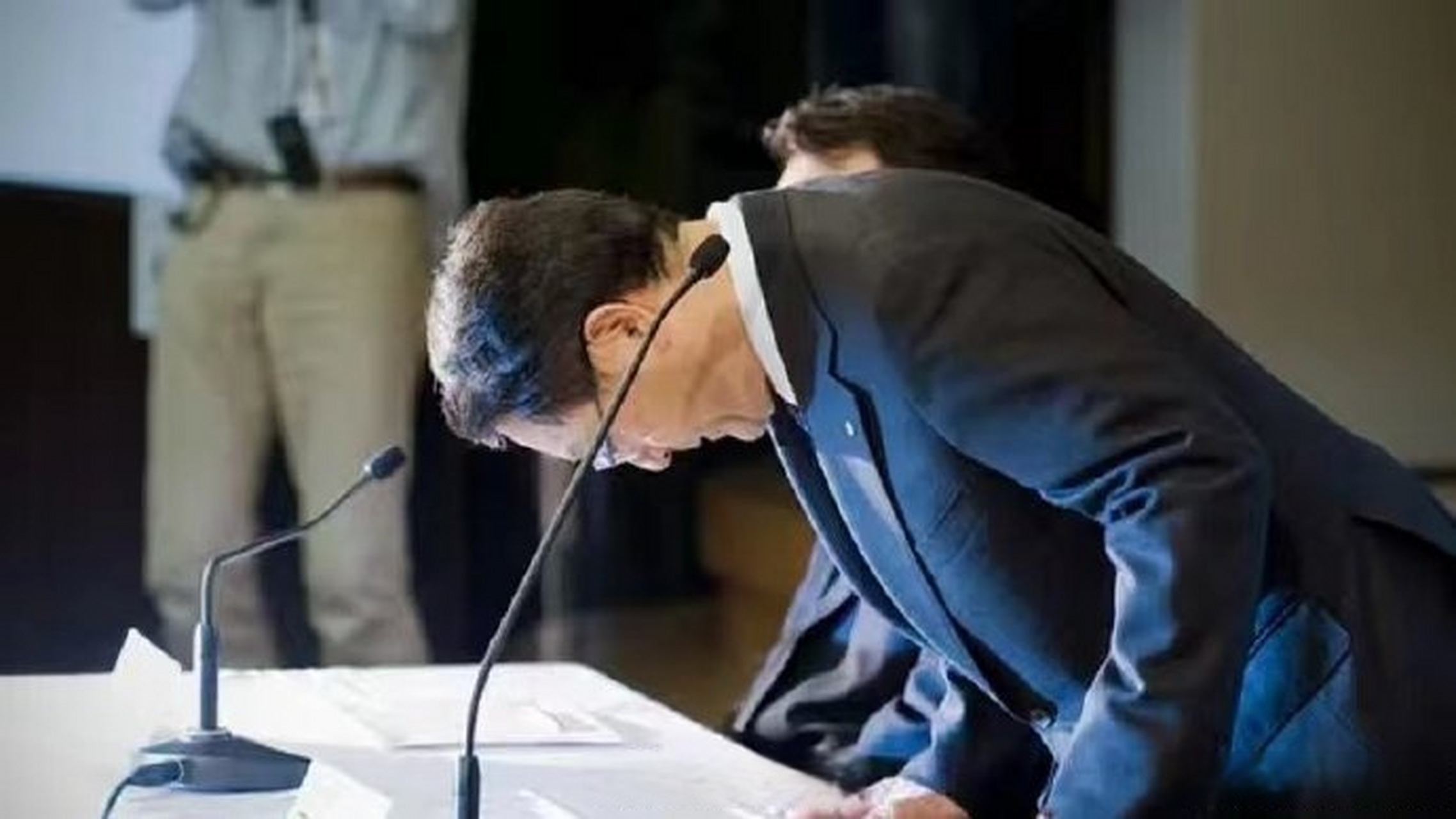 丰田章男鞠躬道歉# 日本丰田汽车公司会长丰田章男就丰田汽车碰撞