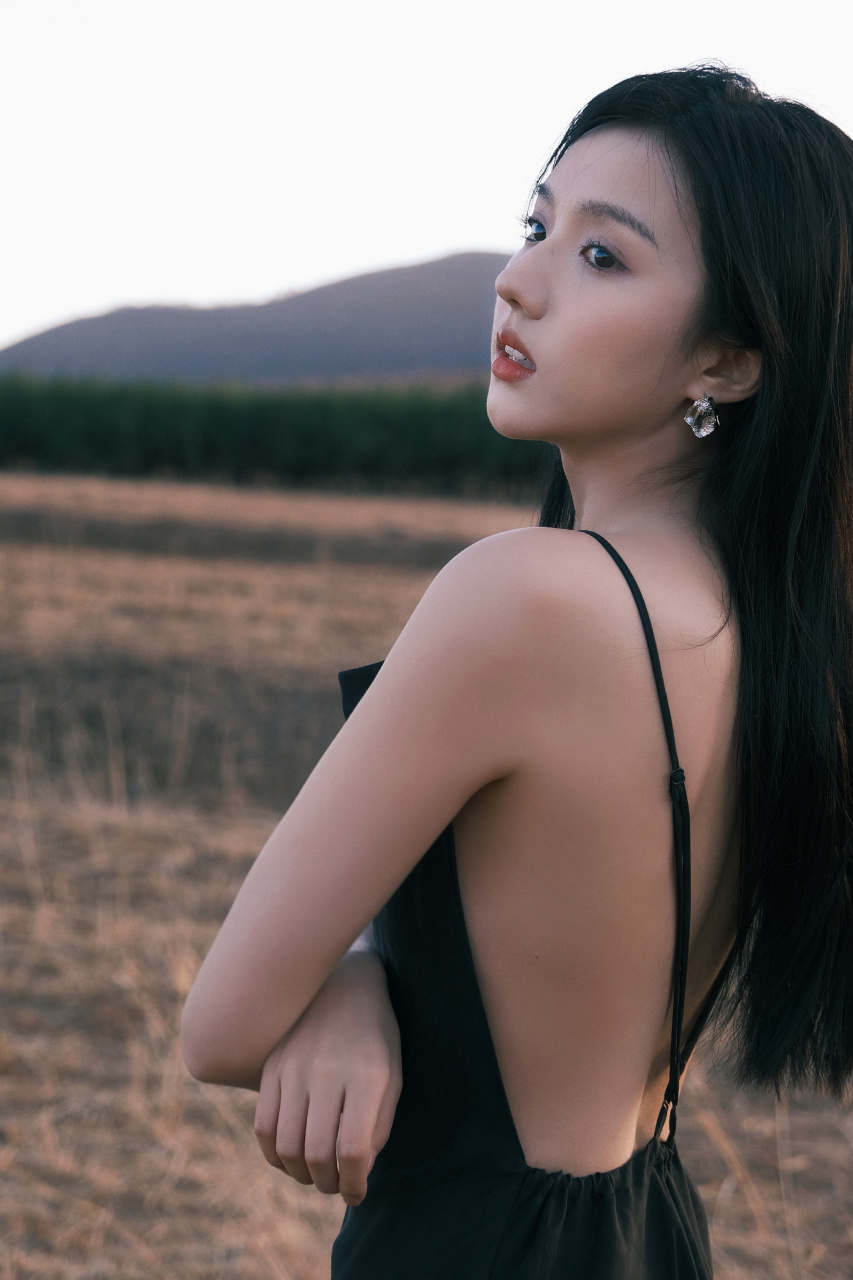 苏晓彤,黑色吊带写真