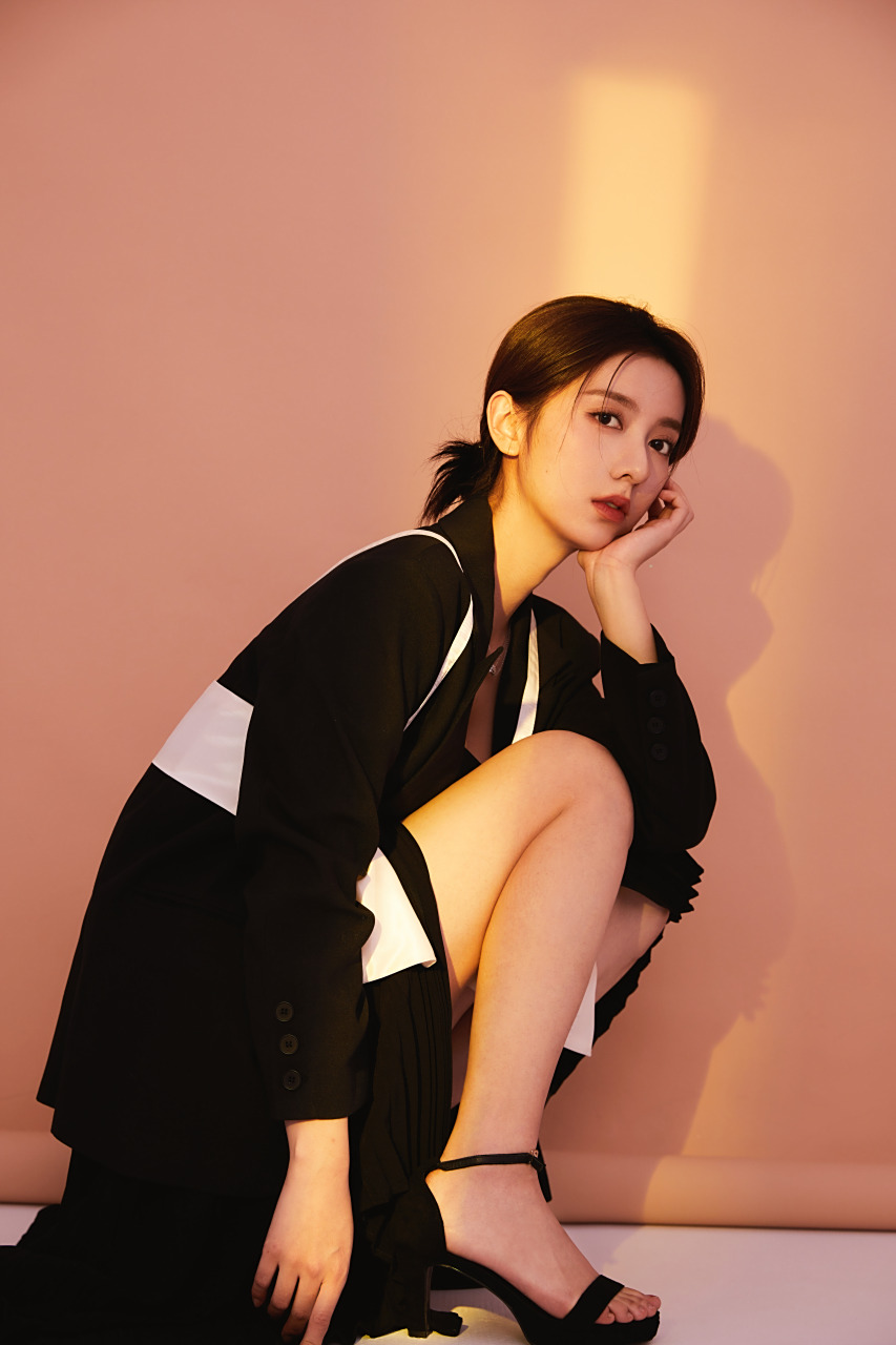 陈姝君# 陈姝君春日光影写真到达,明暗交错,简约优雅