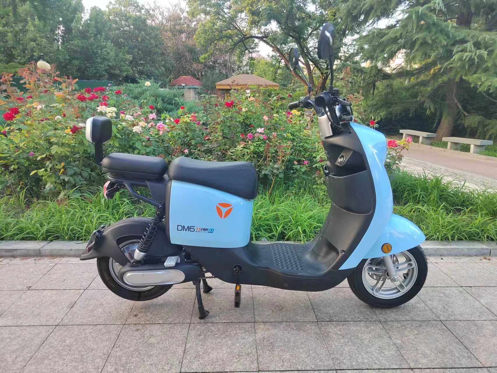 雅迪冠能dm6电动车,48v24a锂电池,续航65 雅迪冠能dm6电动自行车,48v