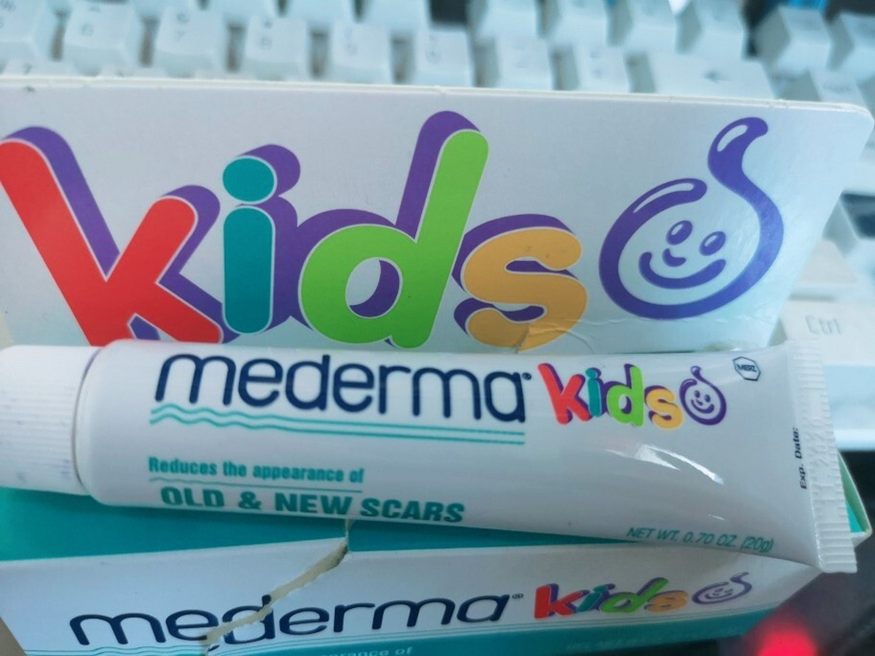 闺女前几天在幼儿园被划伤了一道小口子,女孩子脸蛋有了疤痕肯定就不