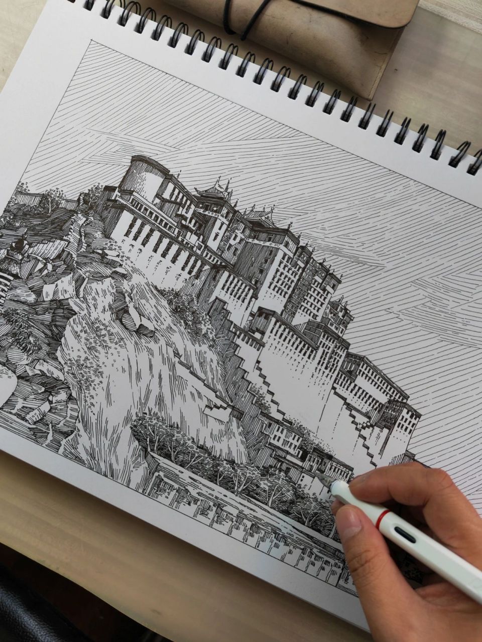 【钢笔画】布达拉宫 很喜欢西藏,西藏的布达拉宫一个神圣的地方,可惜