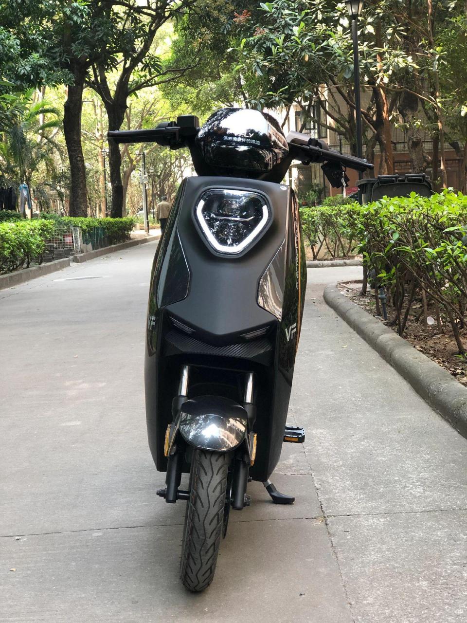 雅迪vfly z150高性能高编航列探索无限可能 自带气场 .