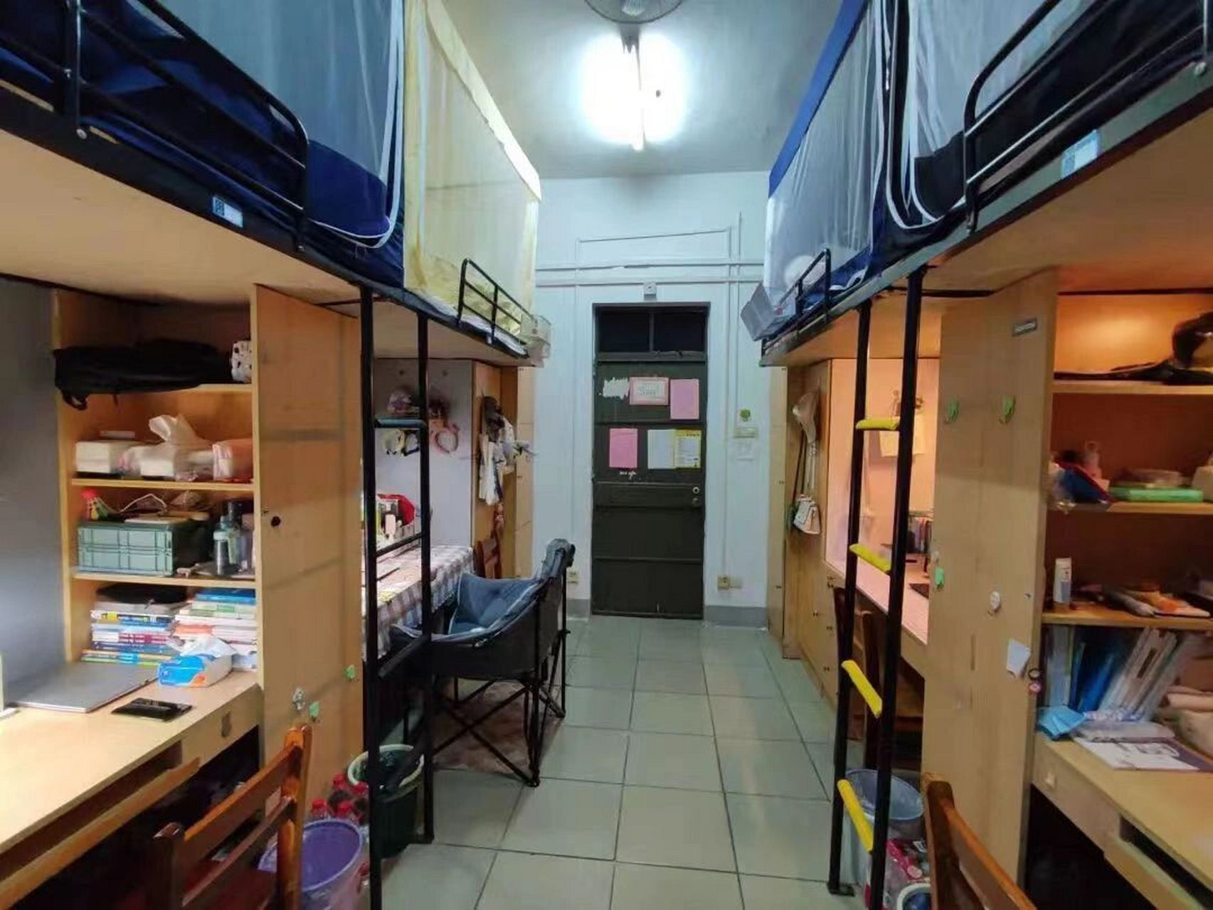 湖州学院宿舍咋样 其实我觉得四人寝自己整理整理买一点架子和贴纸