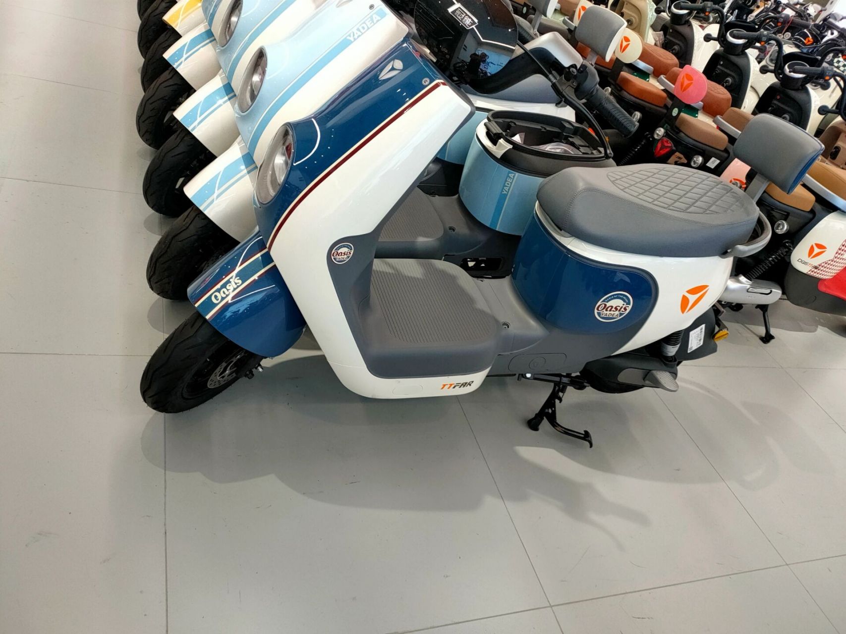 雅迪冠能5代魅影 雅迪魅影dm630 点关注,领取粉丝优惠价 雅迪冠能五代